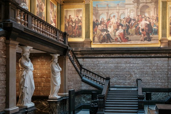 Sourire de profil: clé de votre succès en photo